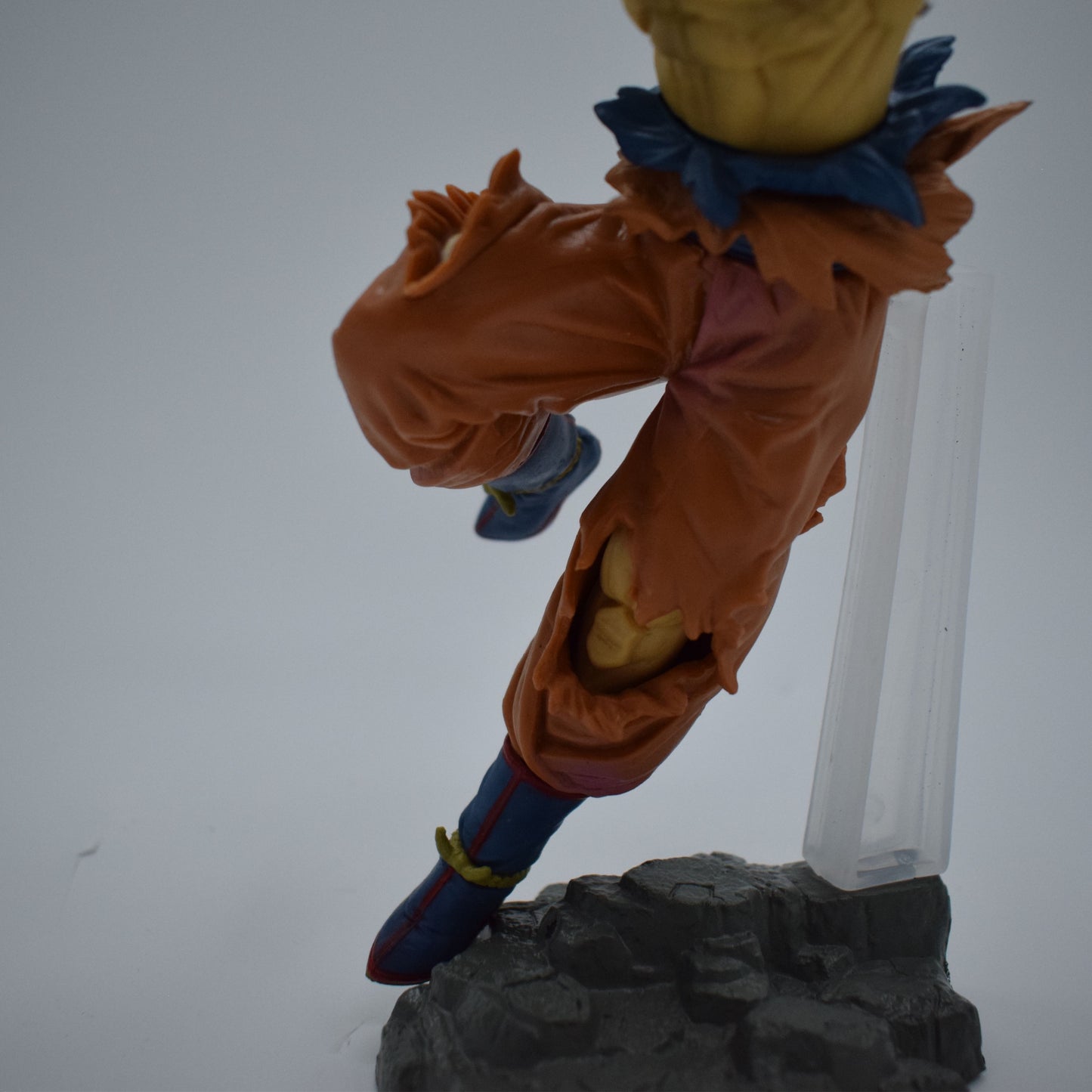 Goku Action Figure – 19.5 cm Dynamic Battle Pose Anime Collectible