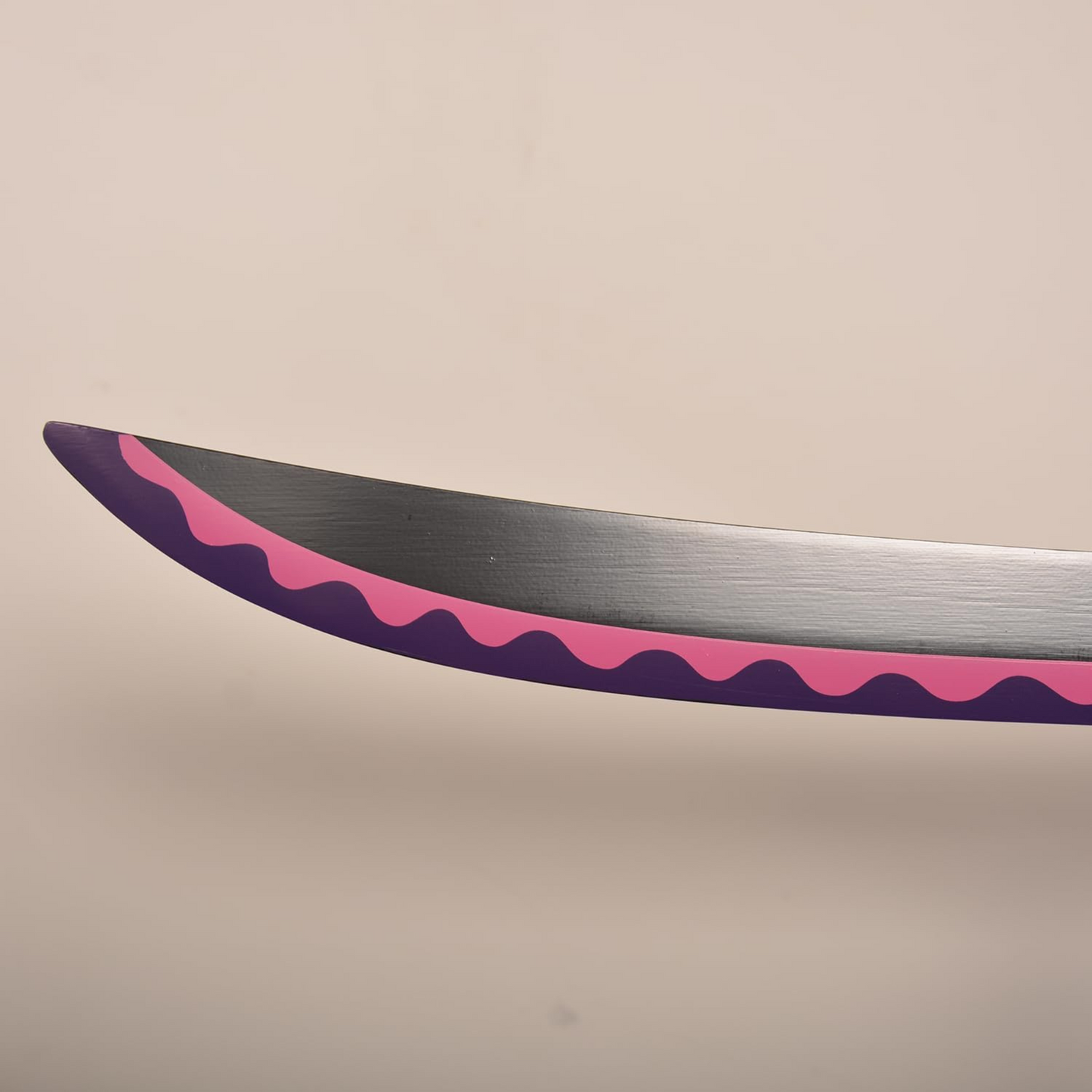 Demon Slayer Sanemi Shinazugawa dismantle wooden katana with green-edged black blade and cracked lightning pattern sheath