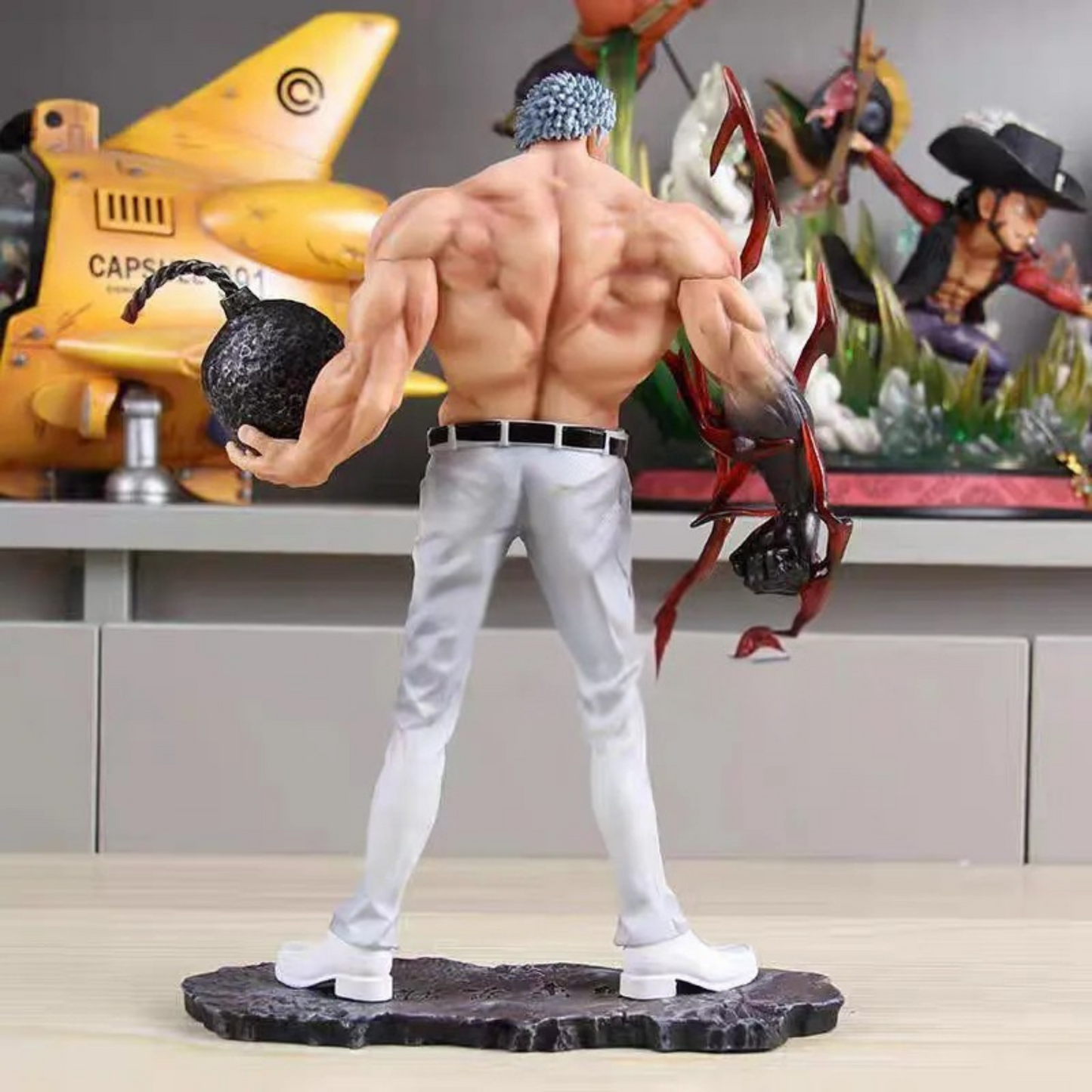 Monkey D. Garp Action Figure from One Piece anime – holding bomb and haki-covered fist, 25 cm detailed collectible statue.
