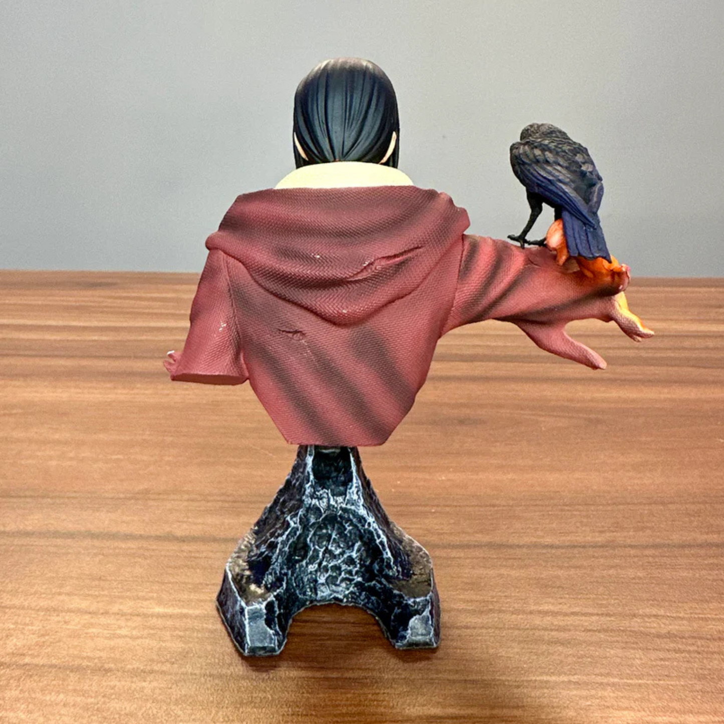 Itachi Uchiha bust figure with crow perched on arm – 15cm Naruto resin collectible