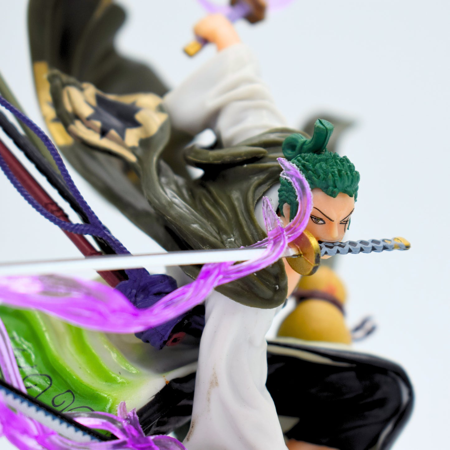 Roronoa Zoro – 21cm Premium Action Figure with Energy Effects