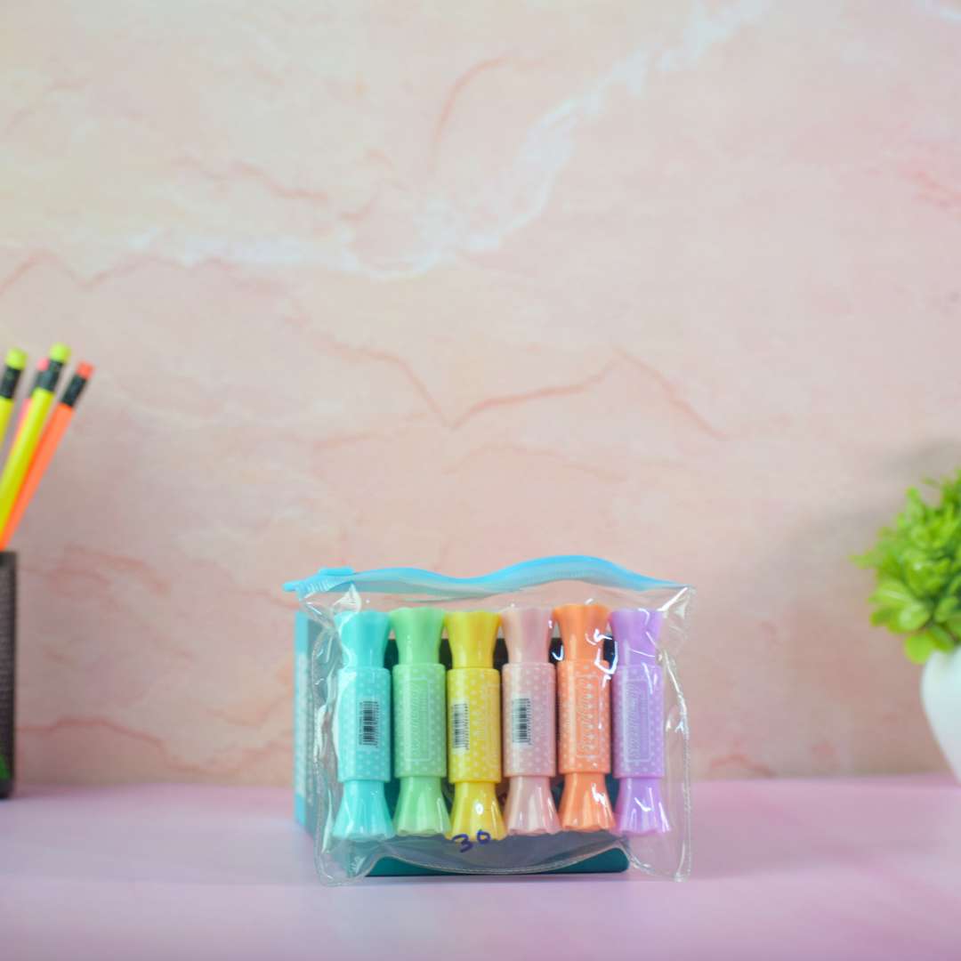 Candy highlighter set of 6 in a pouch