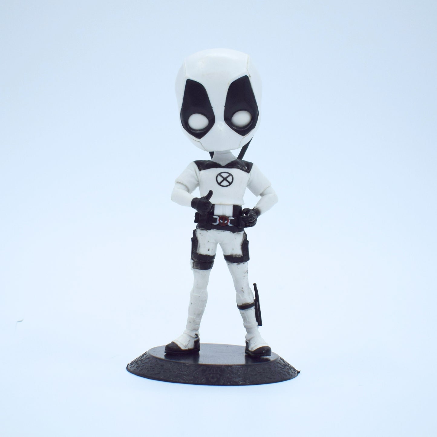 Deadpool White Suit Q Posket (15 CM)
