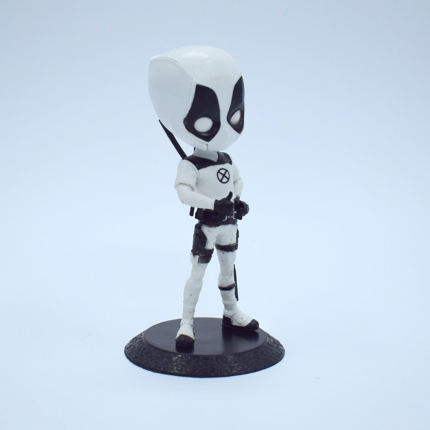 Deadpool White Suit Q Posket (15 CM)