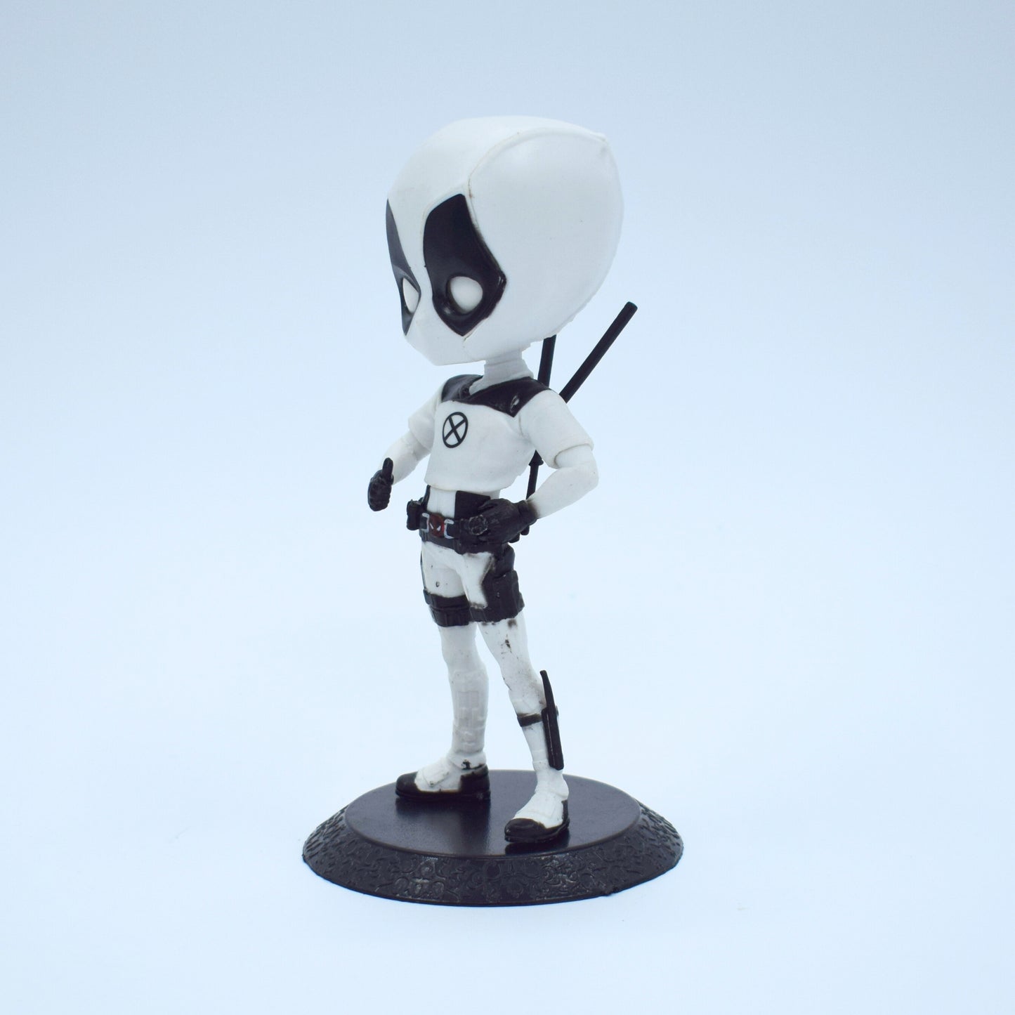 Deadpool White Suit Q Posket (15 CM)