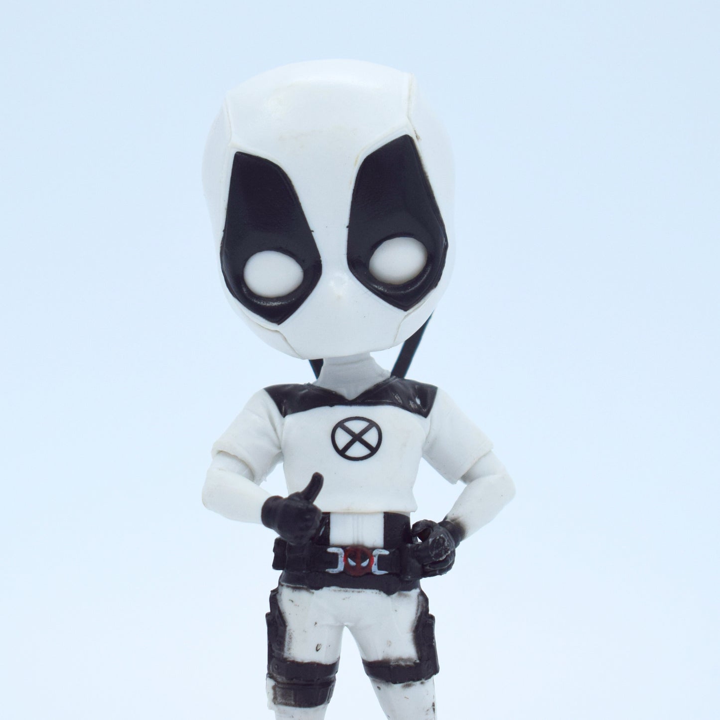 Deadpool White Suit Q Posket (15 CM)