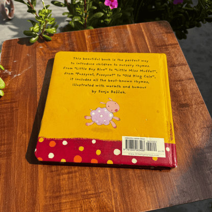 Hickory, Dickory, Dock: And Other Favourite Nursery Rhymes