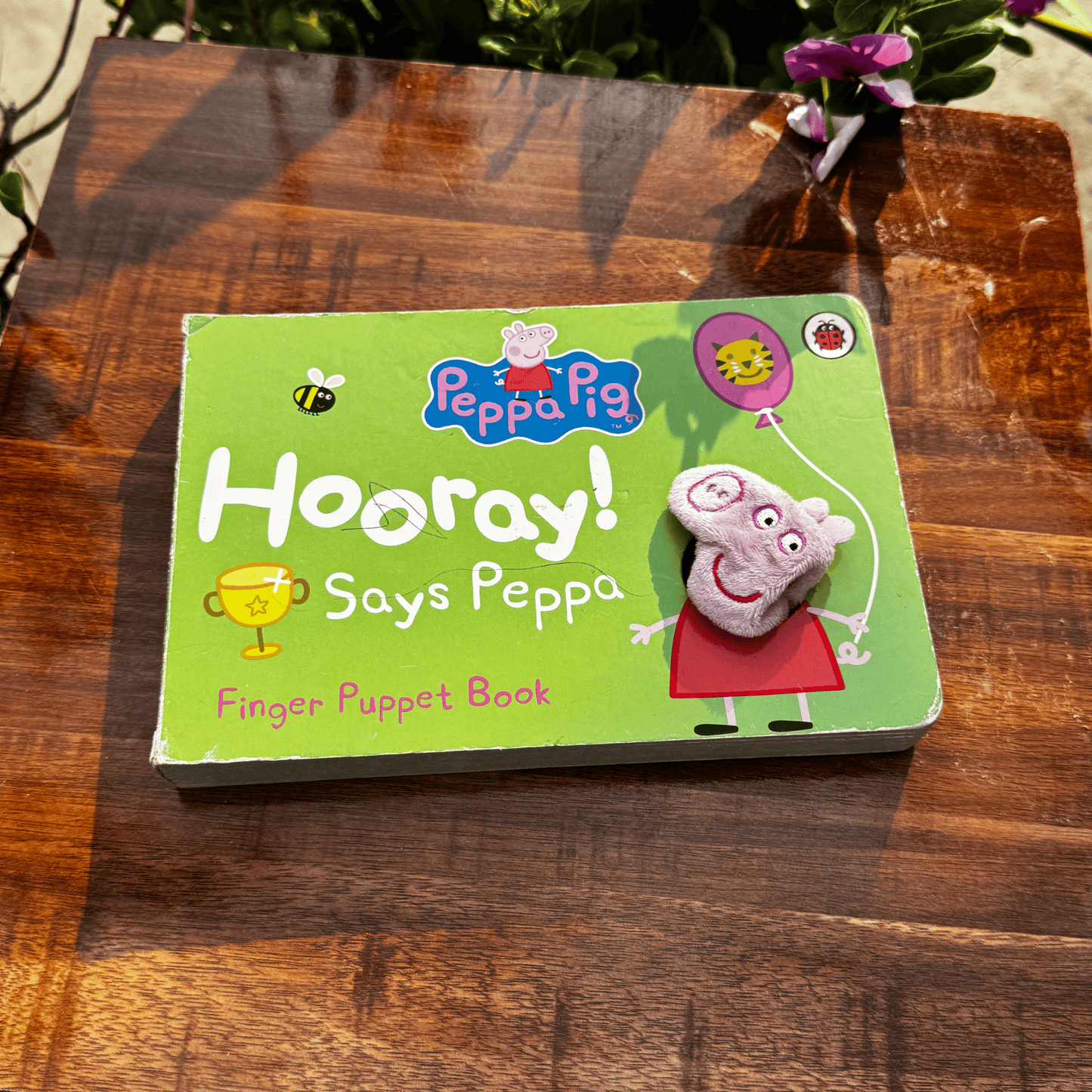 Peppa Pig: Hooray! Says Peppa Finger Puppet Book
