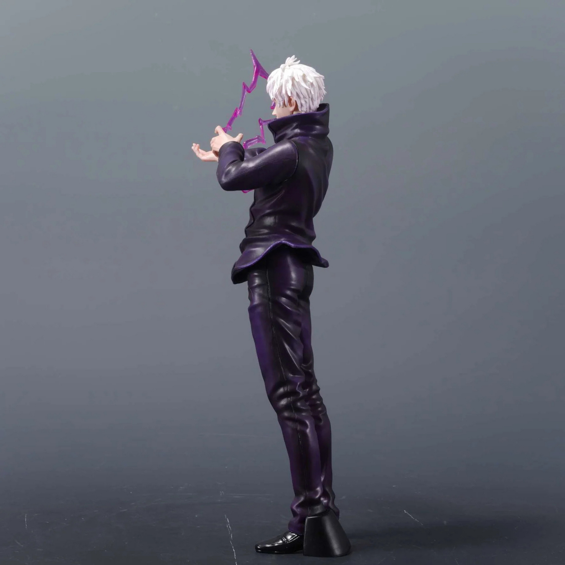 Satoru Gojo action figure performing cursed energy blast – 31cm Jujutsu Kaisen PVC collectible