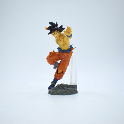 Goku Action Figure – 19.5 cm Dynamic Battle Pose Anime Collectible