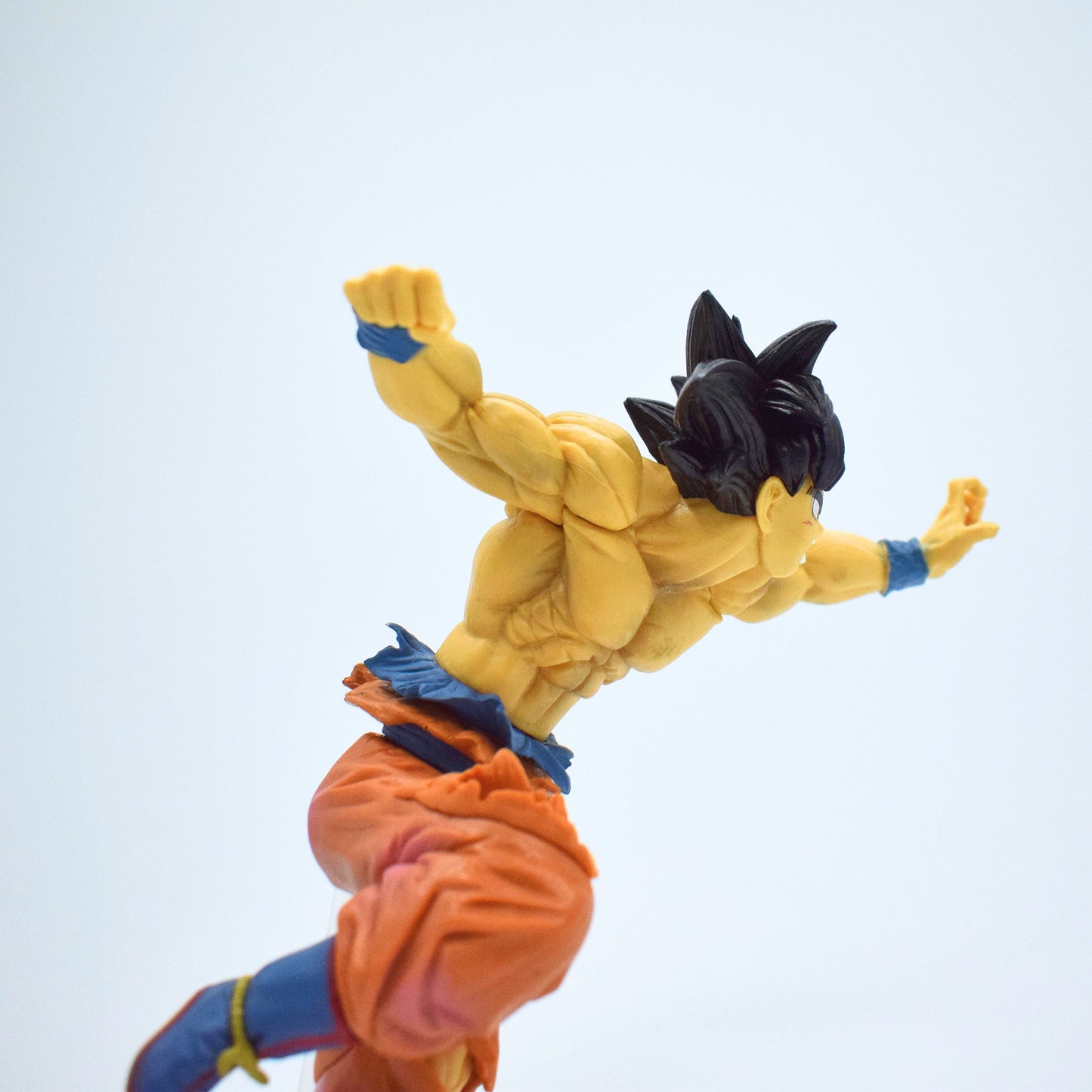 Goku Action Figure – 19.5 cm Dynamic Battle Pose Anime Collectible