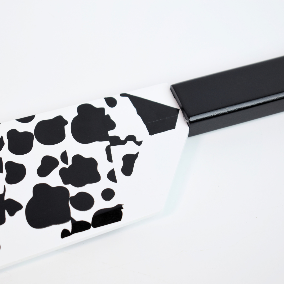 Jujutsu Kaisen: Nanami Kento's Cleaver Wooden Display Knife (50 cm) - close-up of the handle joint and splatter print